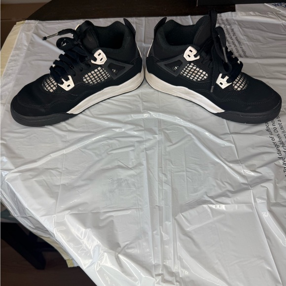 Kids Jordan 4s - Picture 4 of 7